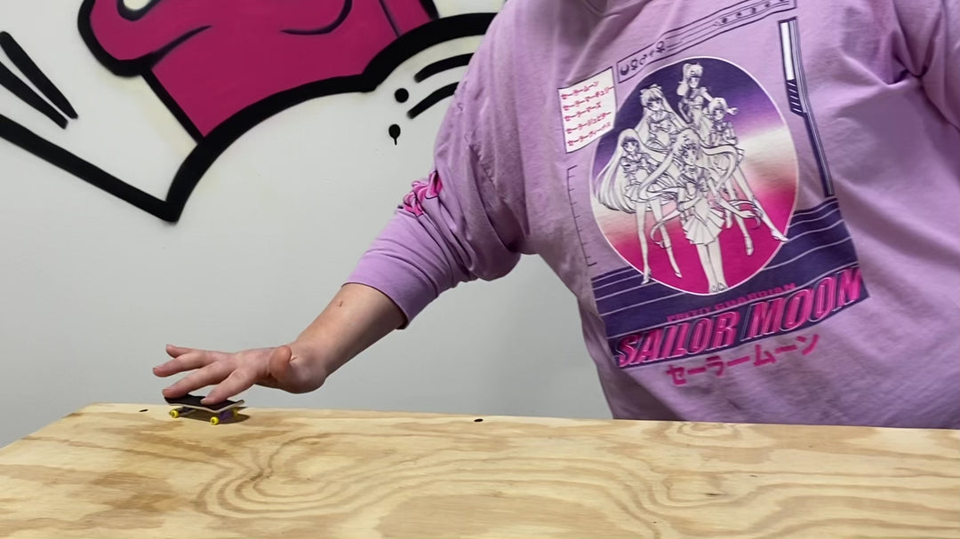 32mm Prolific Gen2 Fingerboard Complete - "Graffiti Giraffe" Graphic - Gen2 Prodigy Trucks + Pro Duro Bubble Bushings