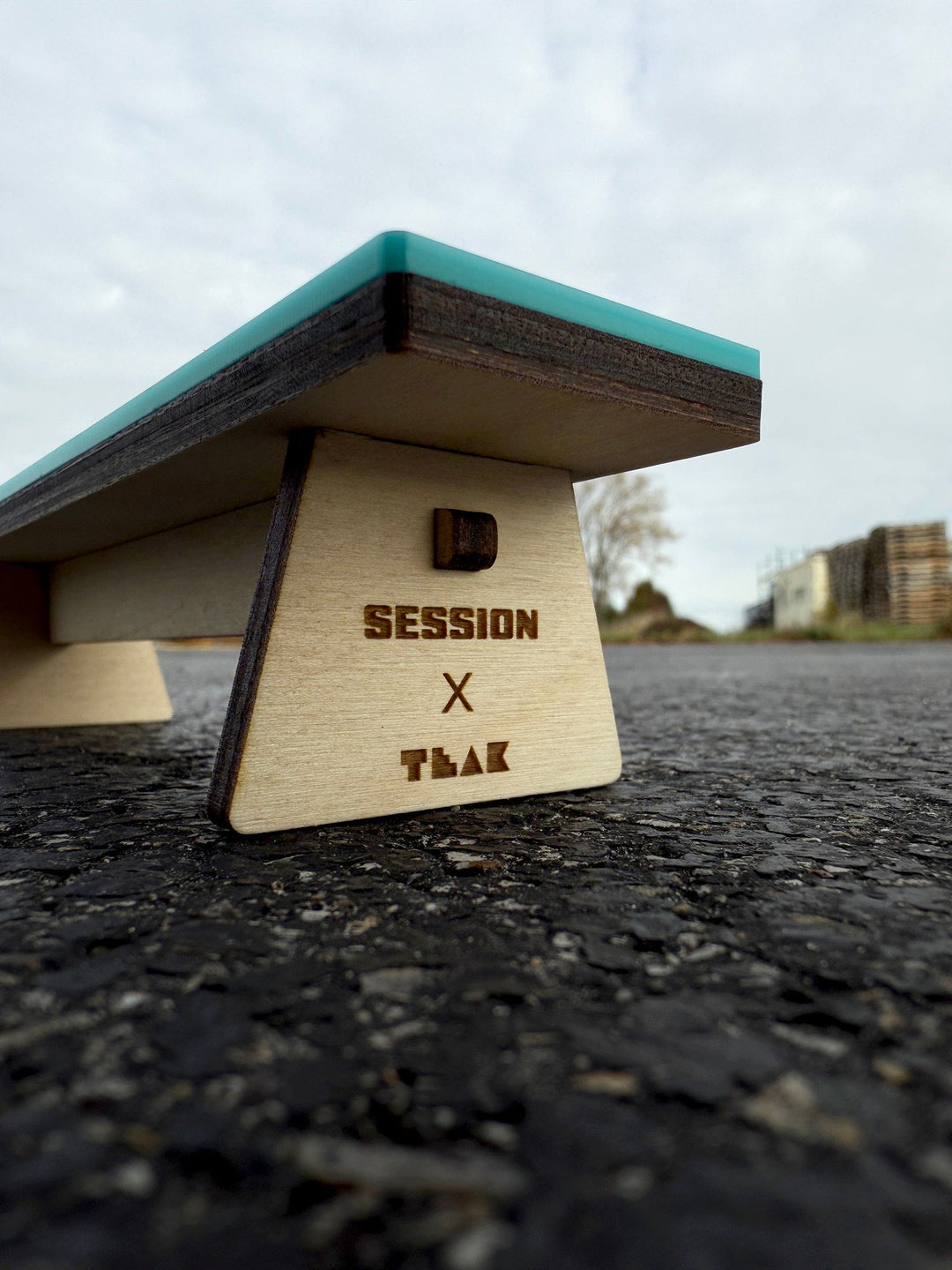 Session Fingerboards The Bench - Wooden Fingerboard Obstacle with Acrylic Surface