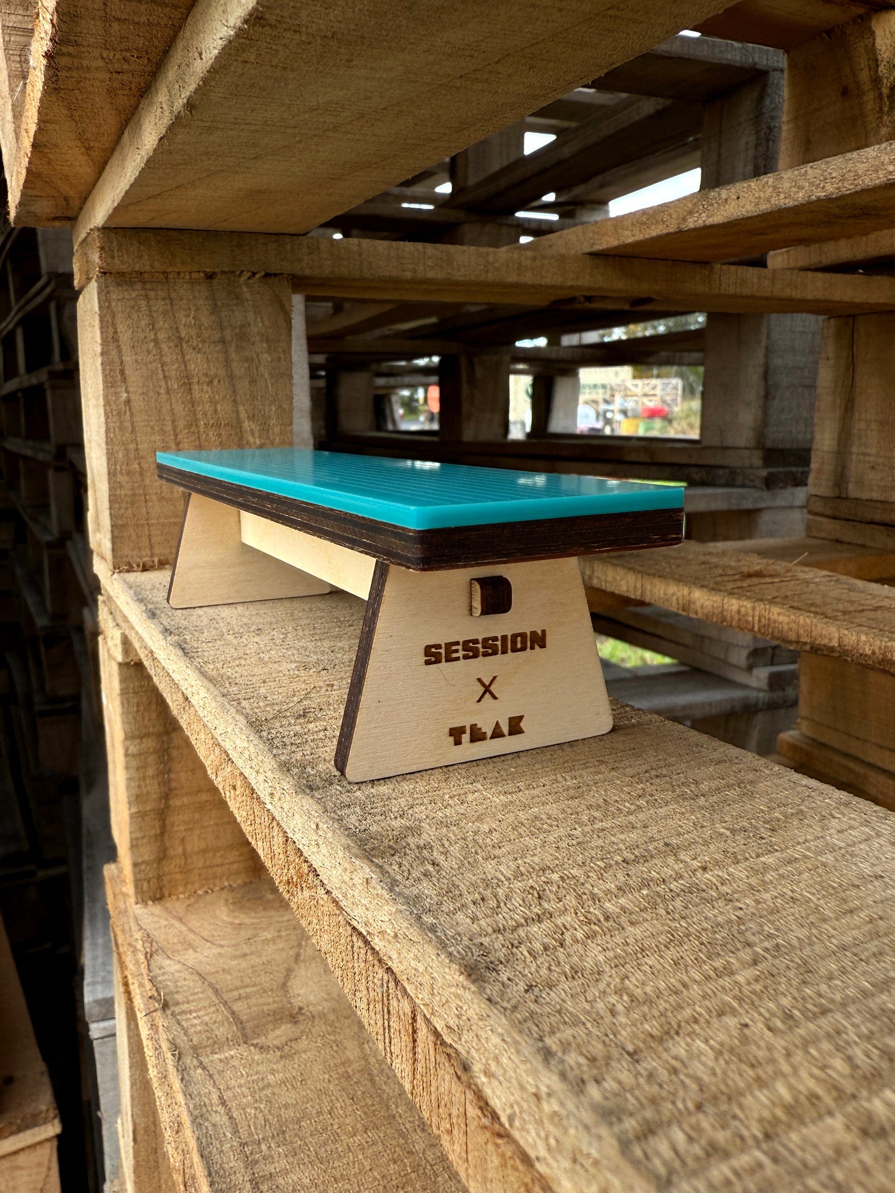 Session Fingerboards The Bench - Wooden Fingerboard Obstacle with Acrylic Surface