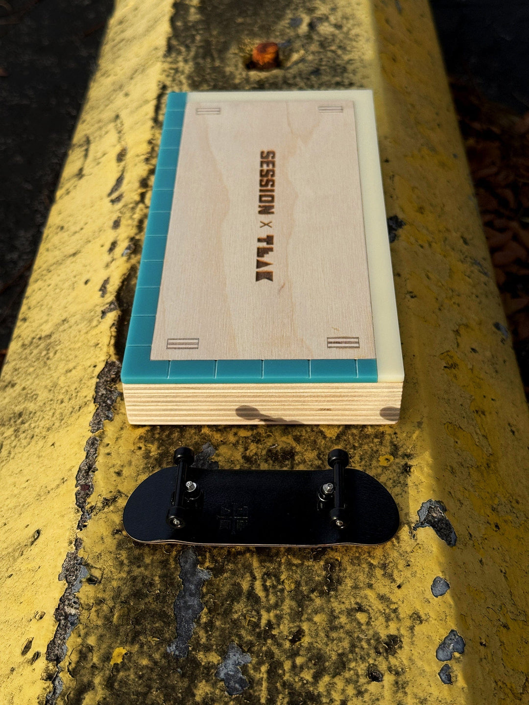 Session Fingerboards Manual Pad - Wooden Fingerboard Obstacle with Acrylic Coping