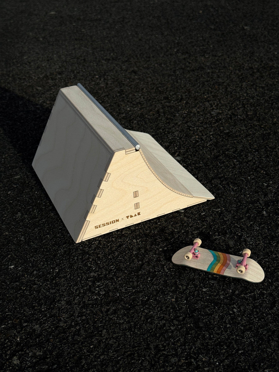 Session Fingerboards The Mini Quarter Bank - Short Quarter Pipe with a Banked Wall + Aluminum Bar Coping