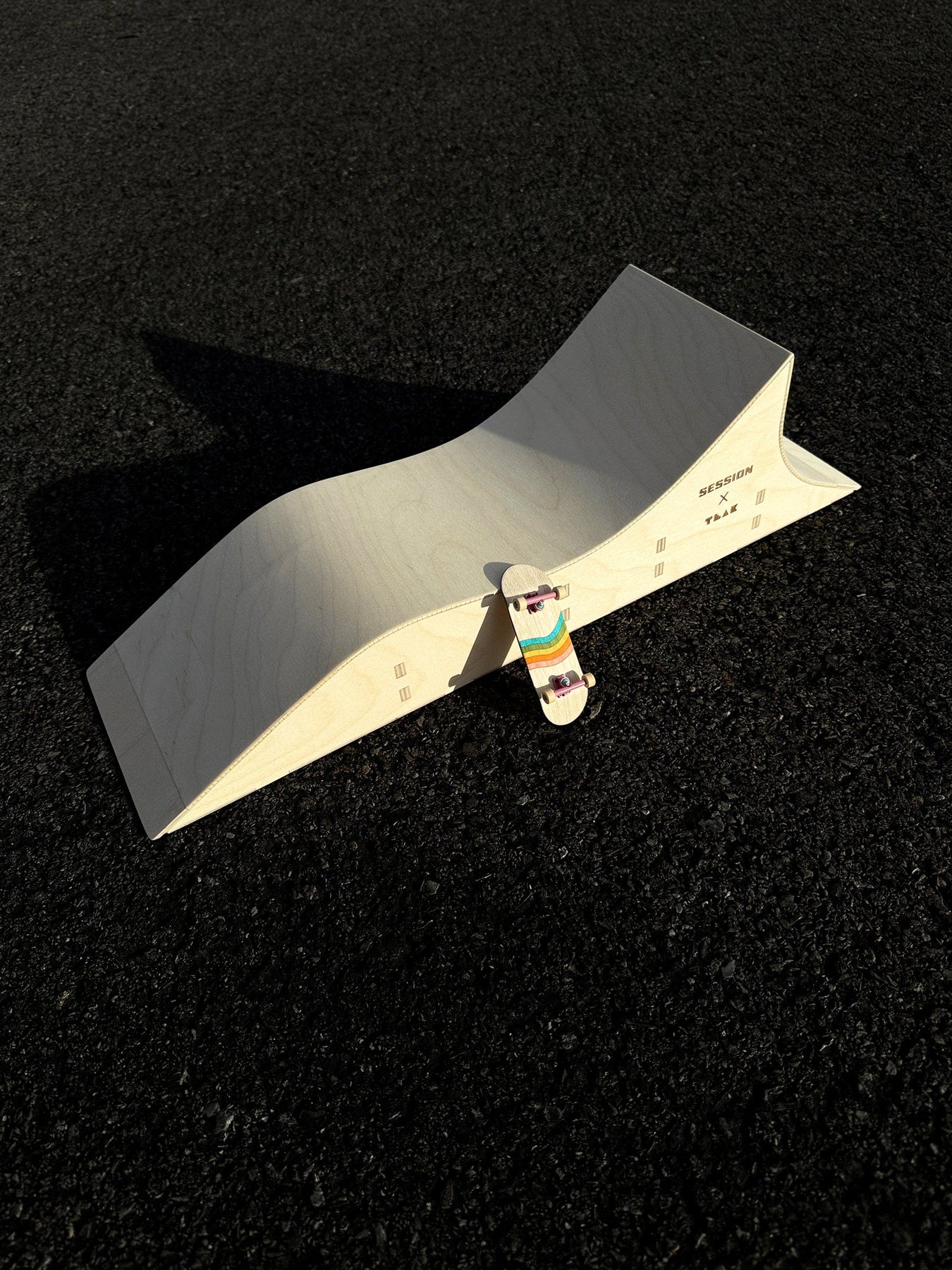 Teak Ramp The Shark - Quarter Pipe + Mellow Wave Ramp – Teak Tuning Pro Fingerboards