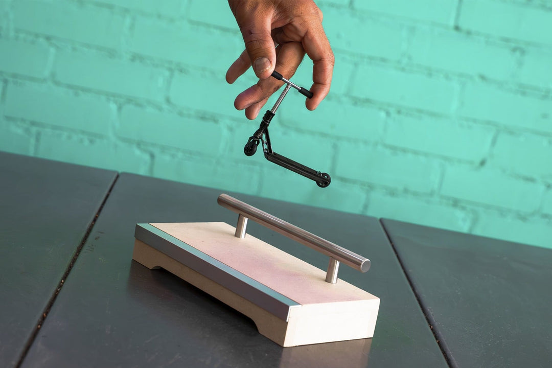 Sequel Sequel Pro Finger Scooter with Working SCS Compression - Black