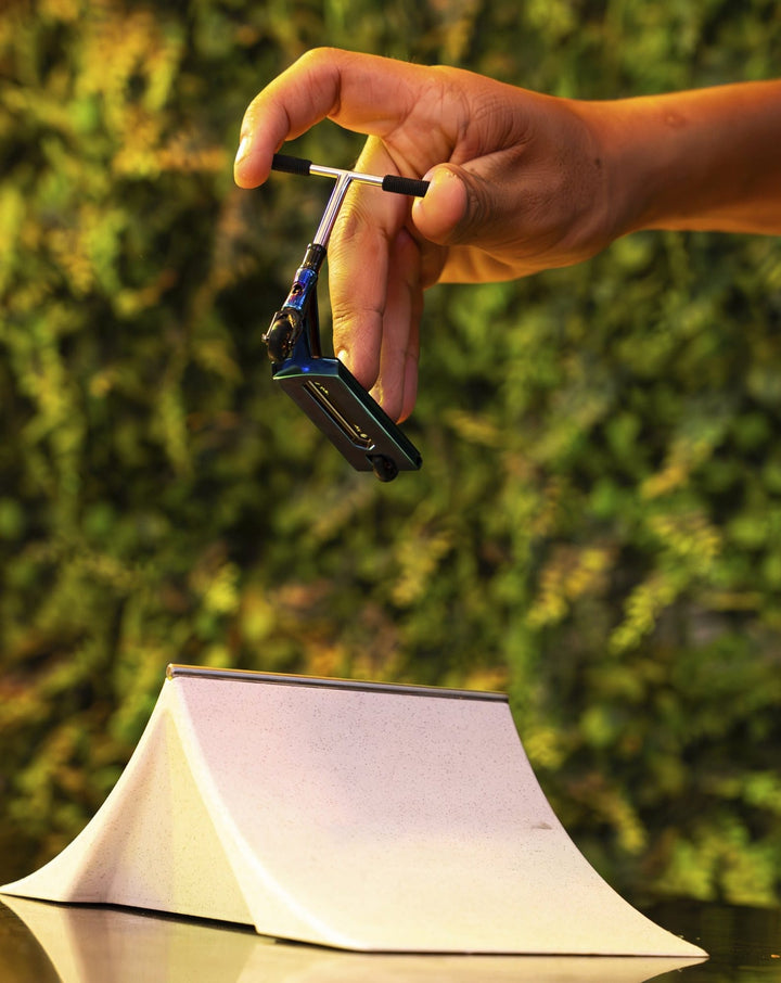 Sequel Sequel Pro Finger Scooter with Working SCS Compression - Neo Blue